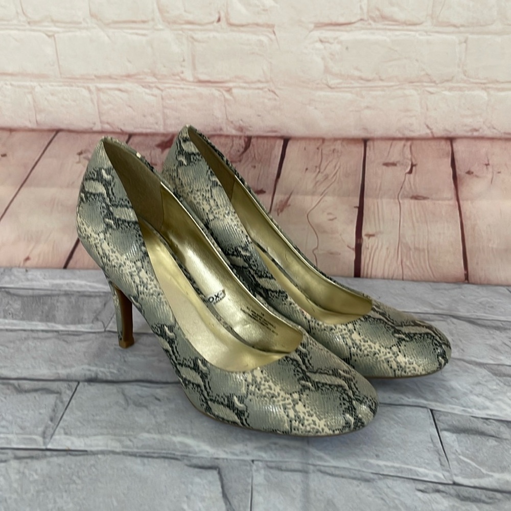 NWOT Mossimo snake print heeled pumps size 10